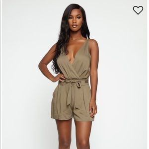 Fashionnova romper Olive small perfect condition